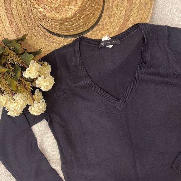 M&S dark blue black V- neck sweater - Picture 2 of 8